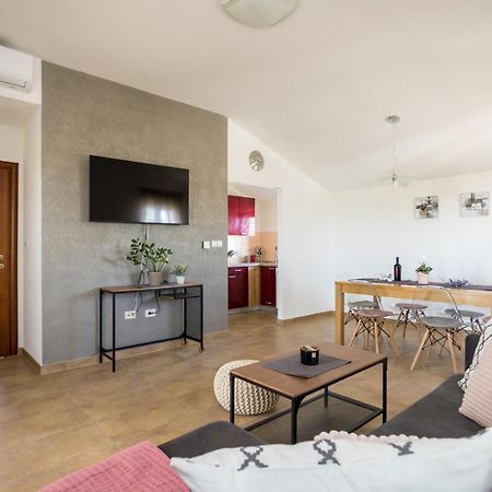 Apartmani Beba Omisalj ภายนอก รูปภาพ