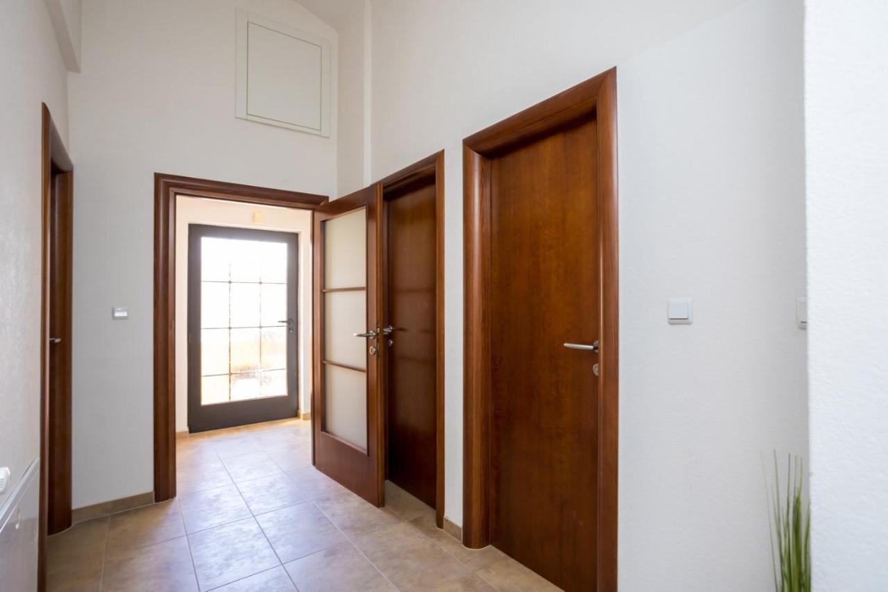 Apartmani Beba Omisalj ภายนอก รูปภาพ