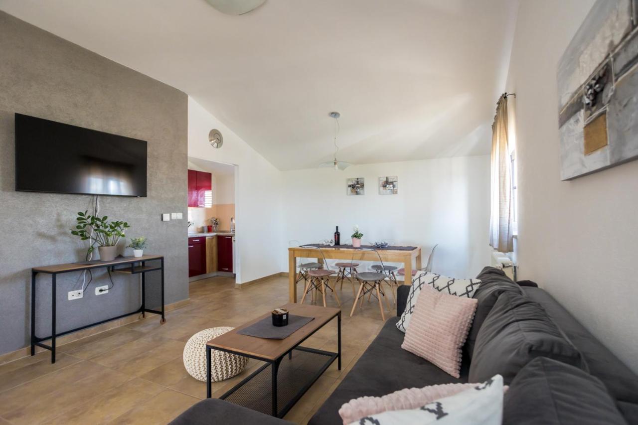 Apartmani Beba Omisalj ภายนอก รูปภาพ