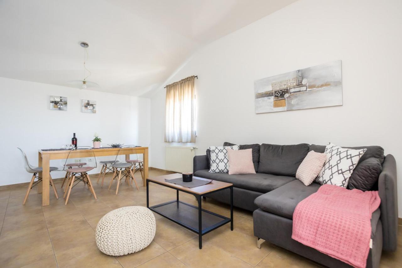 Apartmani Beba Omisalj ภายนอก รูปภาพ