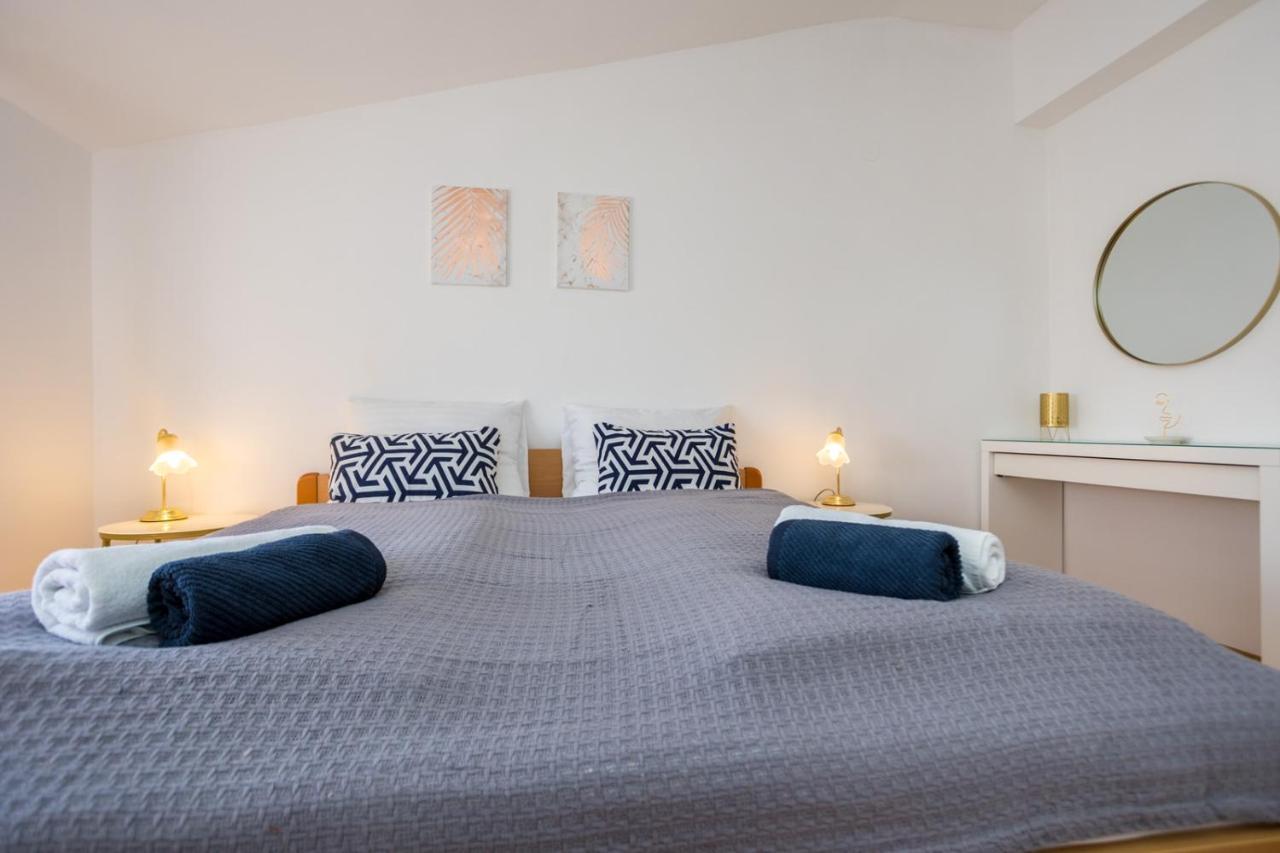 Apartmani Beba Omisalj ภายนอก รูปภาพ