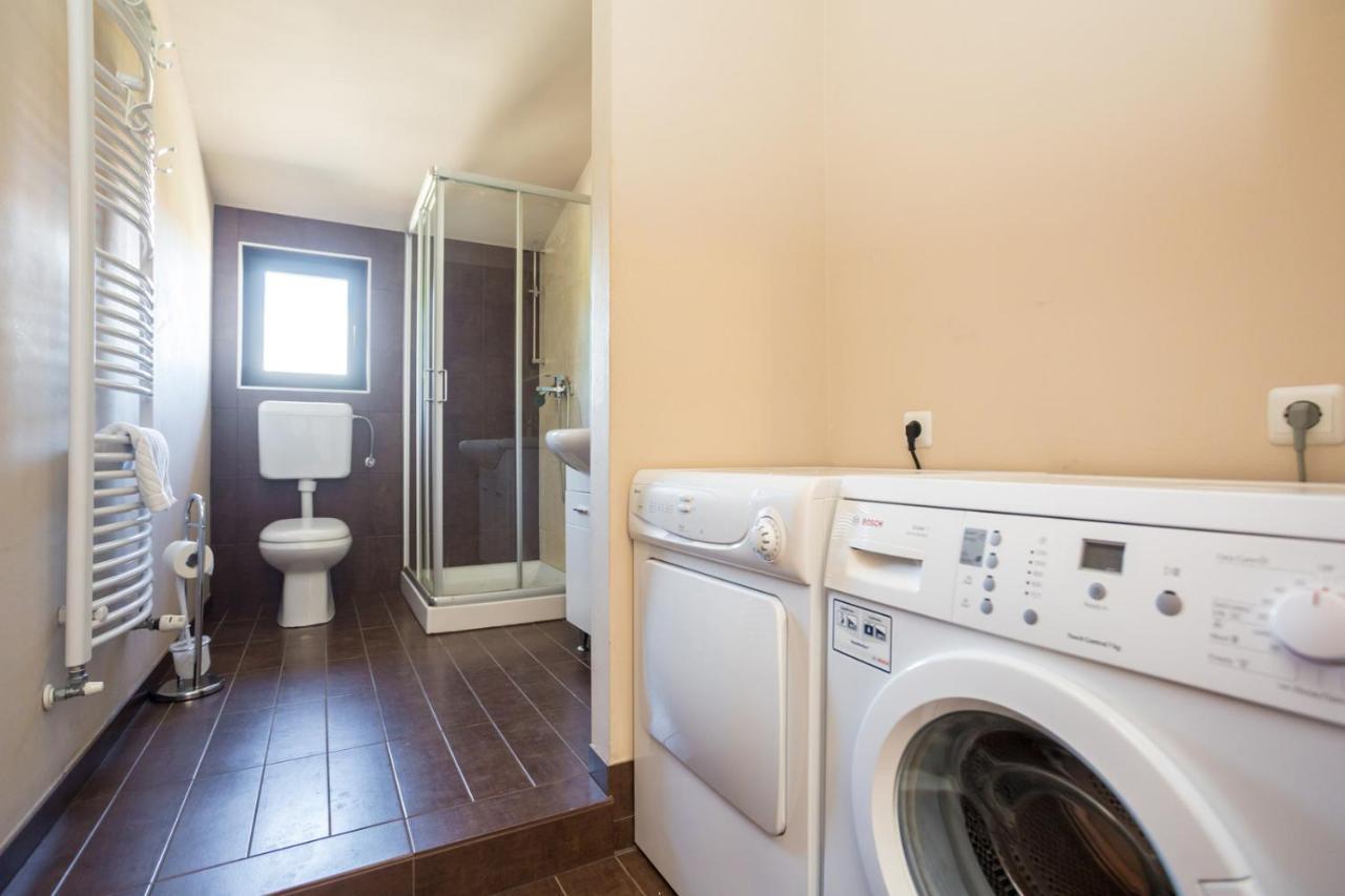 Apartmani Beba Omisalj ภายนอก รูปภาพ